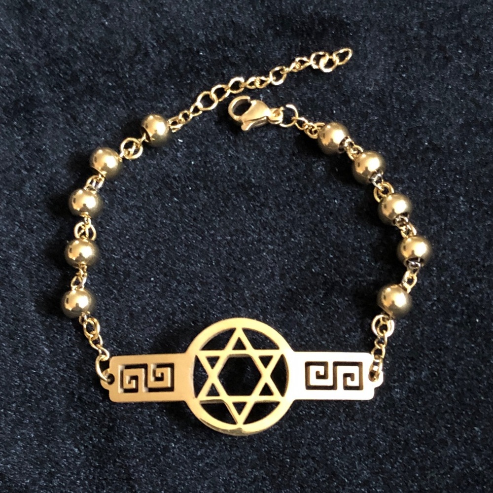 Elegant Gold Bracelet with Star of David Design